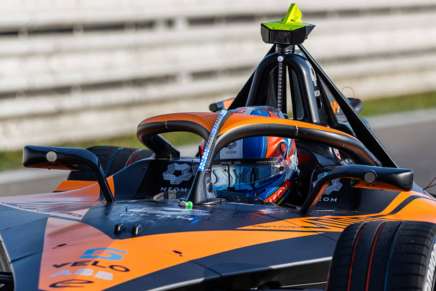 Jake Hughes al volante della McLaren all'E-Prix di Misano 2024