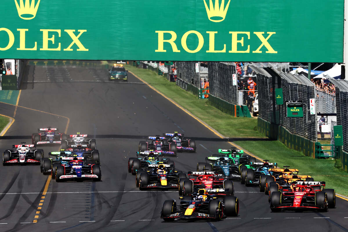 Partenza del GP d'Australia 2024 con al comando la Red Bull di Verstappen