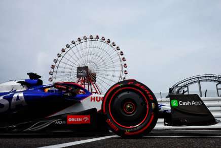 La Racing Bulls di Ricciardo in pit-lane a Suzuka