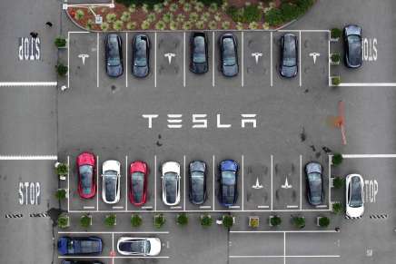 Lo stabilimento Tesla in California