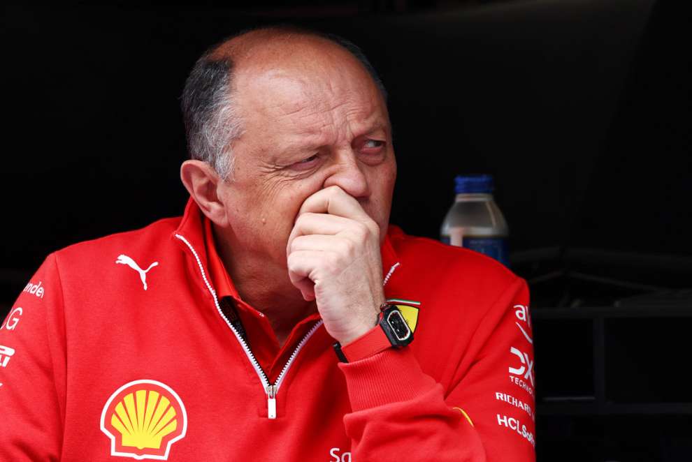 Il team principal della Ferrari Fred Vasseur al muretto box