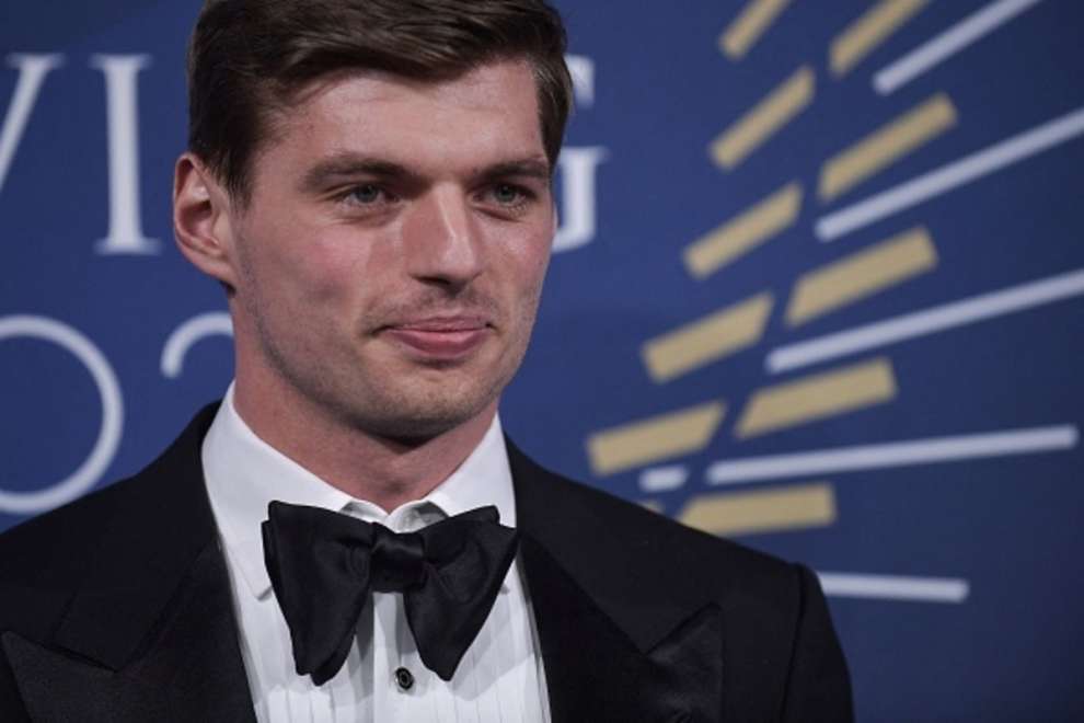 Verstappen in smoking al Gala FIA 2021