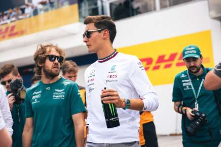 Vettel parla con Russell nel paddock del GP degli USA 2022