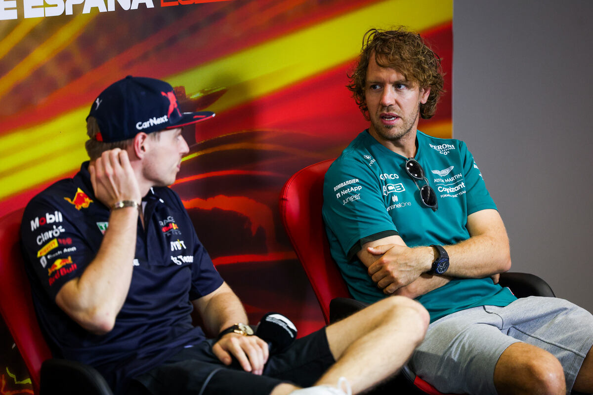 Max Verstappen e Sebastian Vettel chiacchierano in conferenza stampa