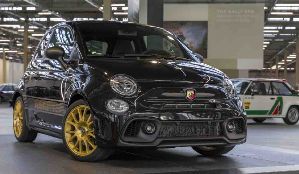 La Abarth 695 75° Anniversario