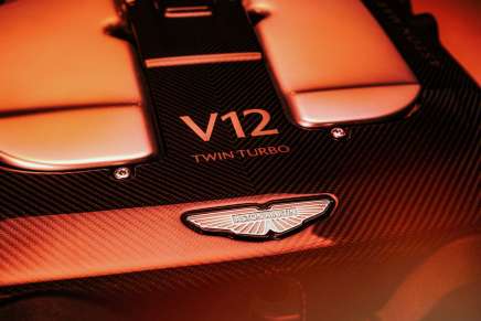 Il nuovo motore V12 di Aston Martin