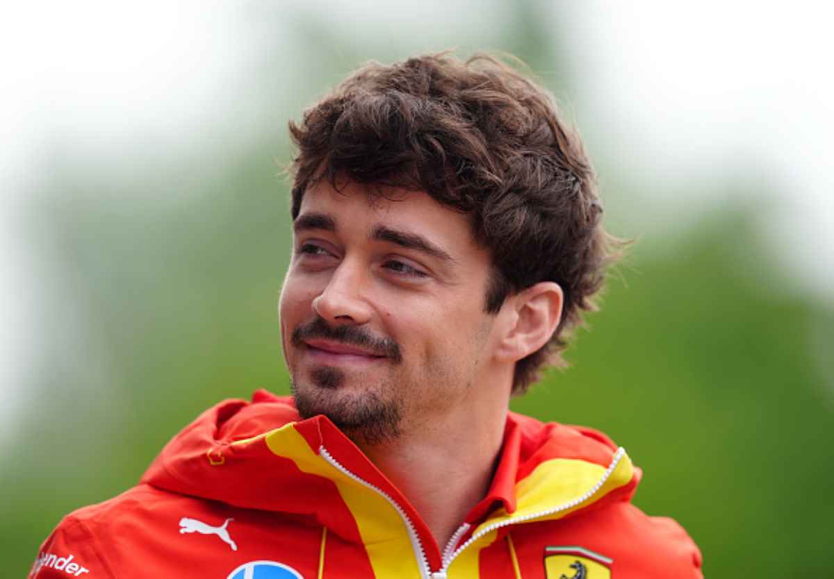 Charles Leclerc nel paddock di Imola