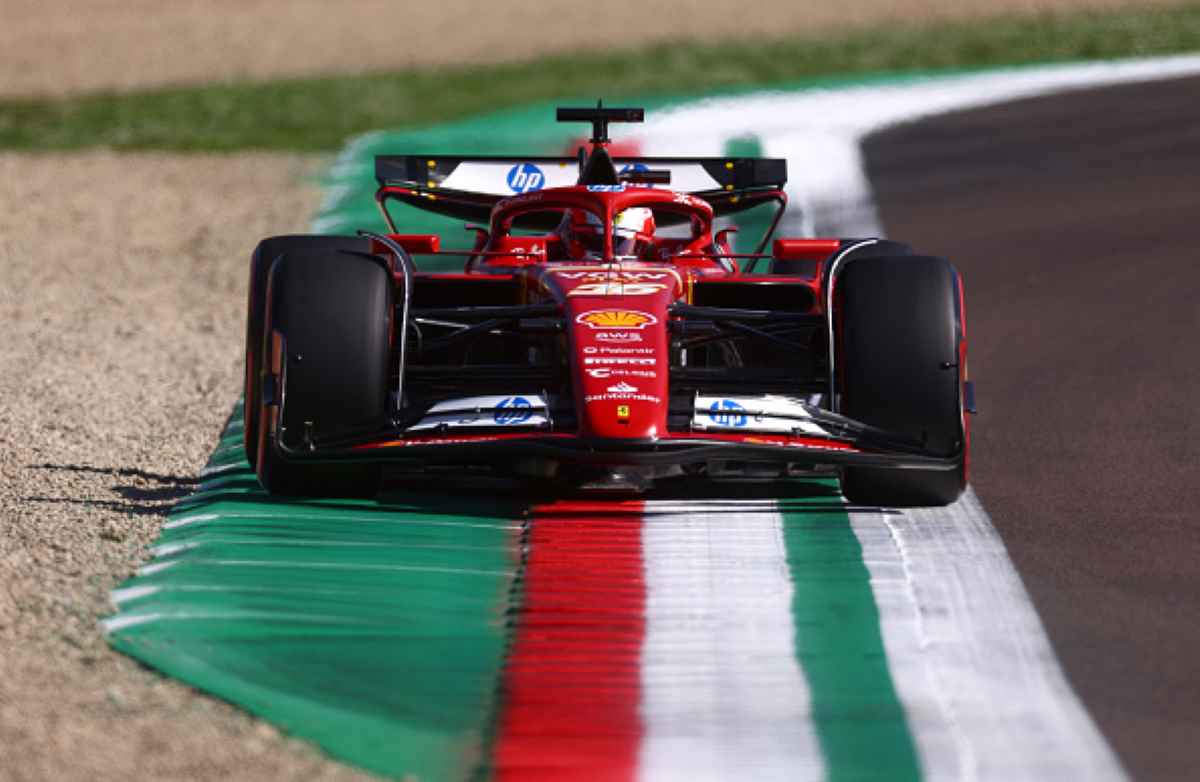 Charles Leclerc della Ferrari nelle qualifiche di Imola
