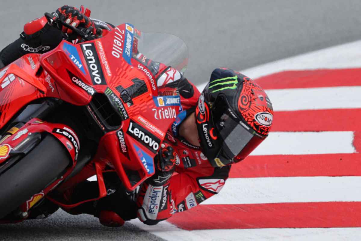 Francesco Bagnaia durante le FP1 di Barcellona con la Ducati