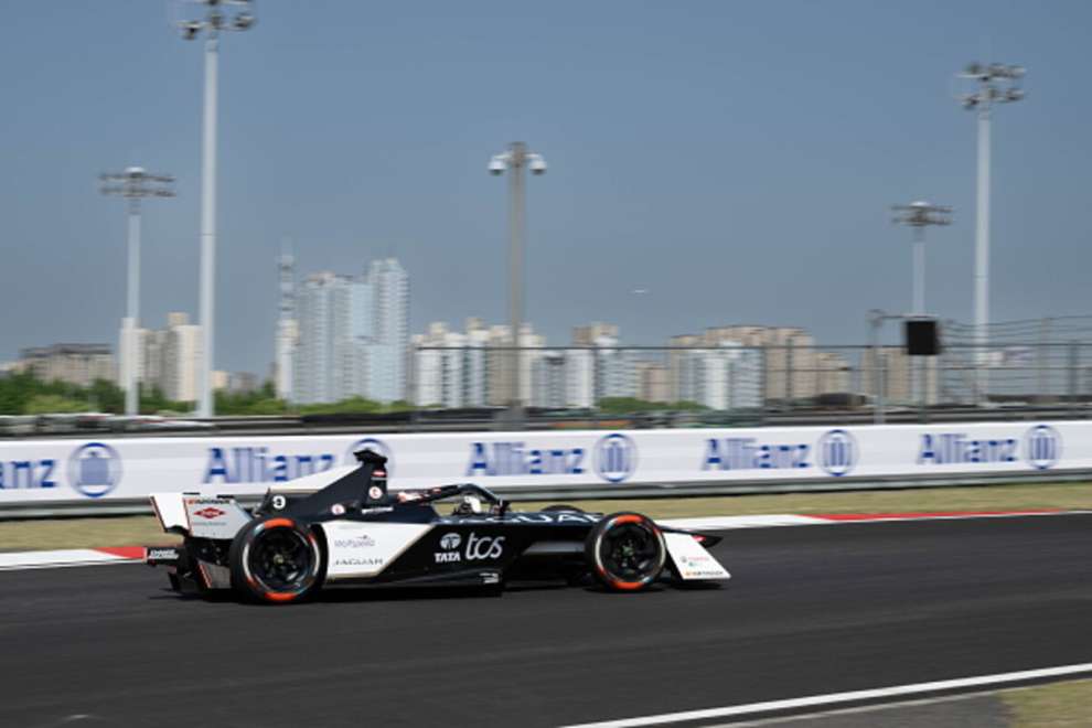 Mitch Evans in pista a Shanghai con la Jaguar