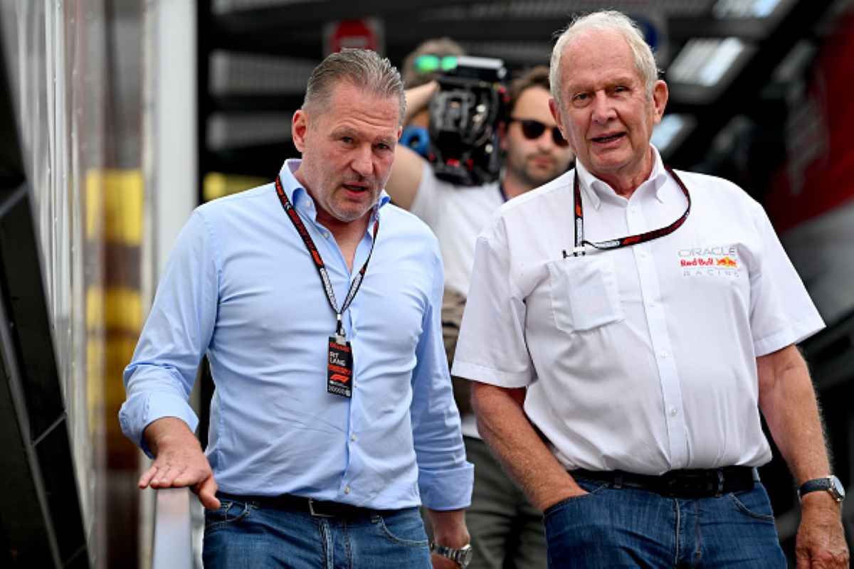 Jos Verstappen e Helmut Marko passeggiano nel paddock di Monte Carlo