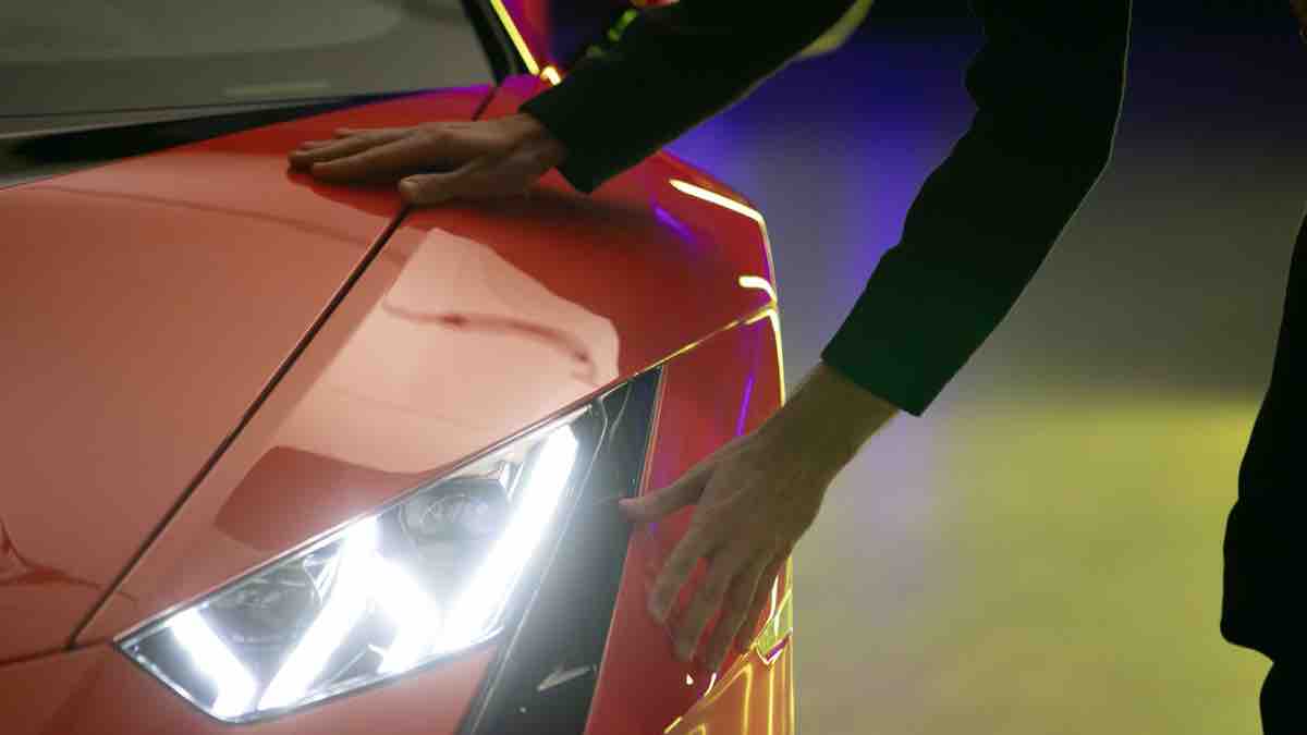 Lamborghini, il tatto al posto della vista