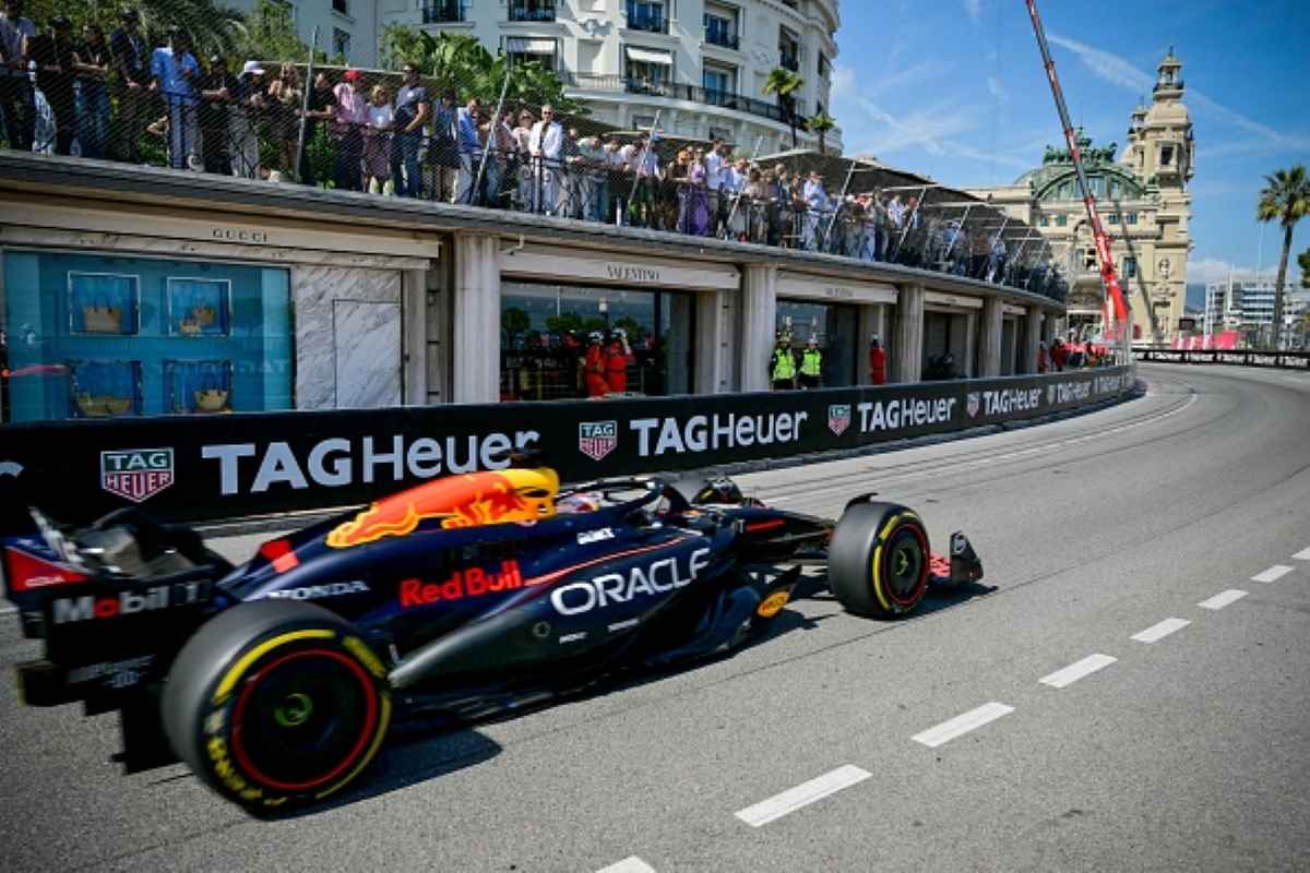 Max Verstappen sulle strade del Principato di Monaco