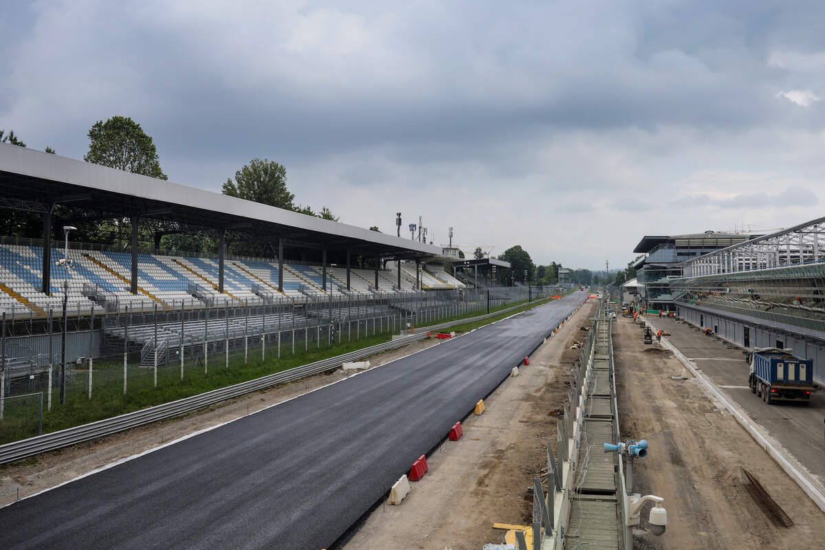 Un particolare dei lavori in corso sul circuito di Monza