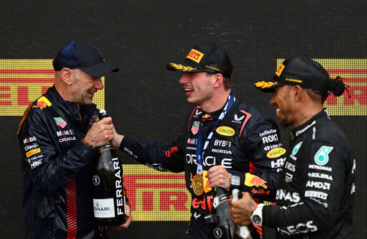 Adrian Newey, Max Verstappen e Lewis Hamilton sul podio del GP Canada