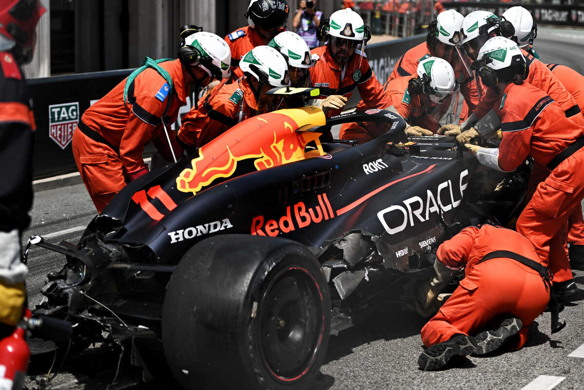 La Red Bull di Perez distrutta a Monaco