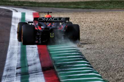 Verstappen oltre il limite a Imola con la Red Bull
