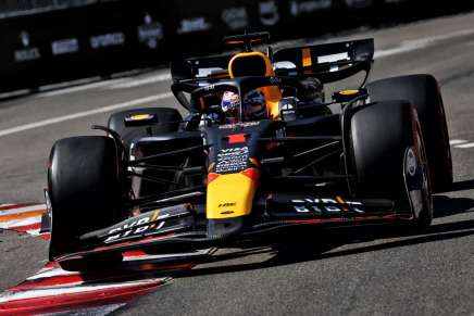 Verstappen con la Red Bull a Monaco