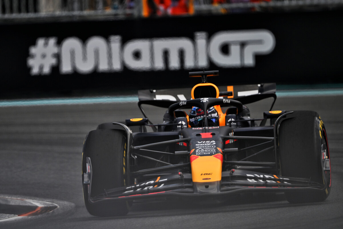 GP Miami 2024, la griglia di partenza: Verstappen non sbaglia mai, 6ª pole in 6 GP. Ferrari lo insegue: Leclerc 2°, Sainz 3°