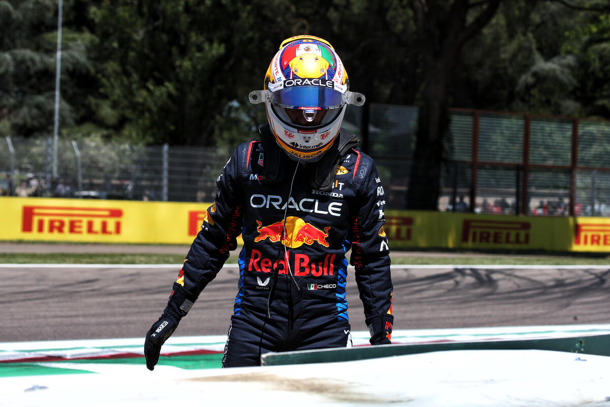 Sergio Perez dopo aver commesso un errore nelle FP3 del GP di Imola