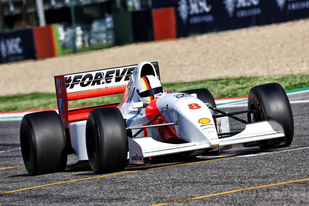 Vettel, primi assaggi di MP4/8. Oggi nel pre-gara lo show con l’auto di Senna – GALLERY