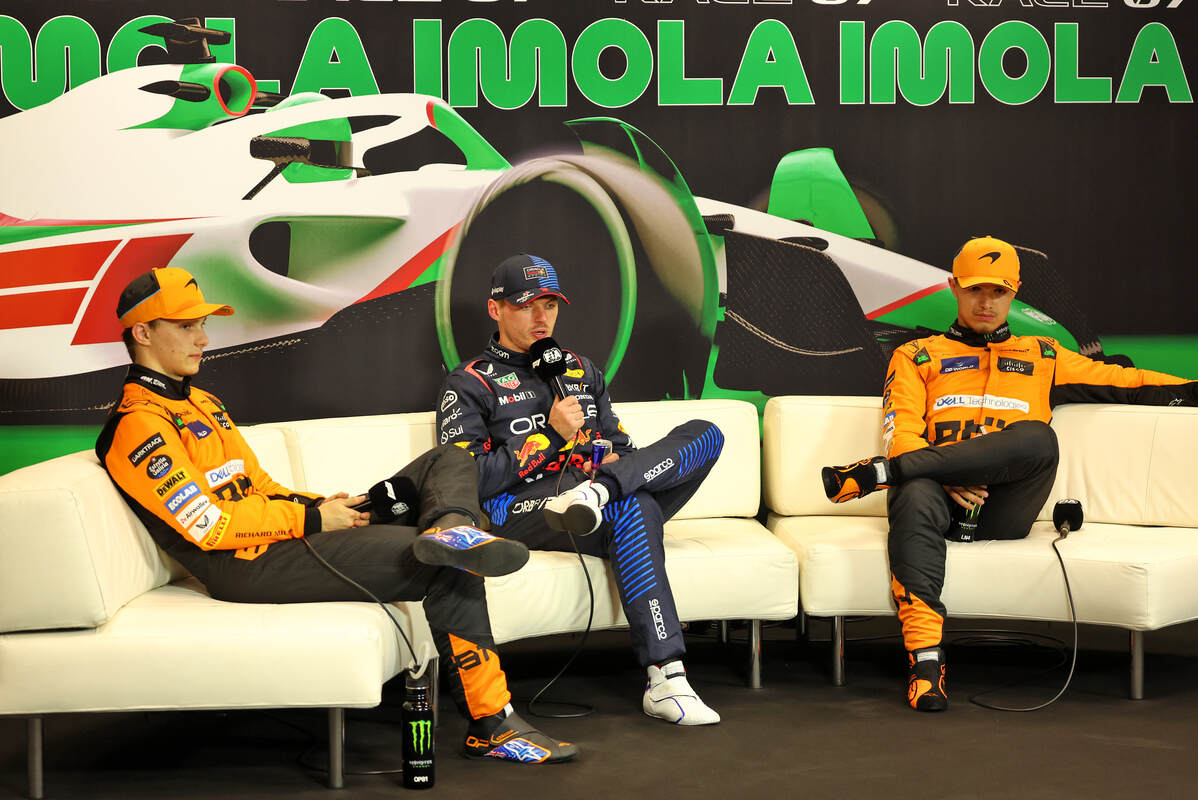 Oscar Piastri, Max Verstappen e Lando Norris in conferenza stampa a Imola