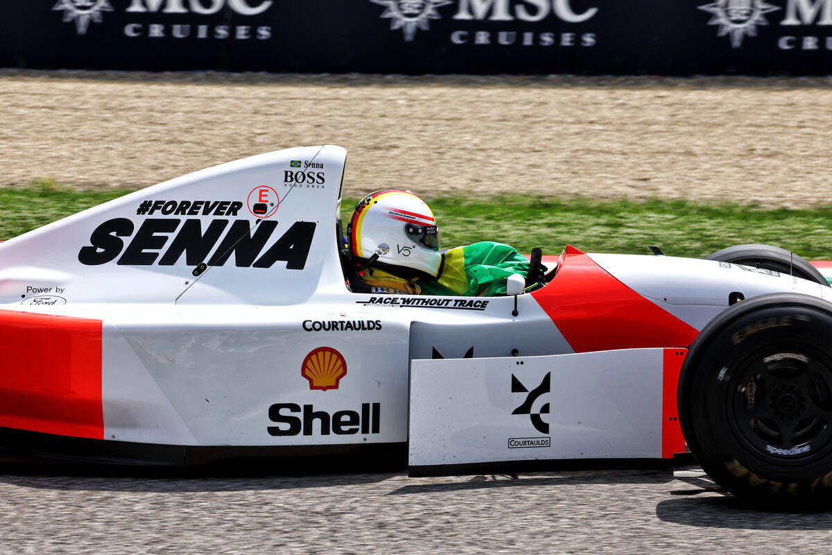 Vettel in lacrime a Imola sulla McLaren MP4/8 di Senna – GALLERY e VIDEO