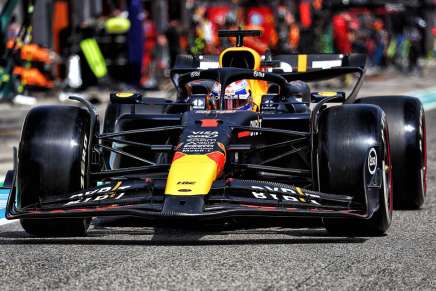 Verstappen nella pit lane di Imola nel GP dell'Emilia-Romagna 2024