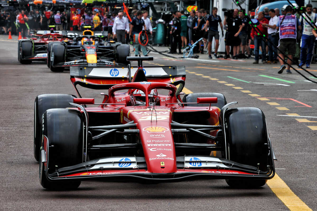 A Monaco la Ferrari parte bene, pur non montando le soft. Bene anche McLaren
