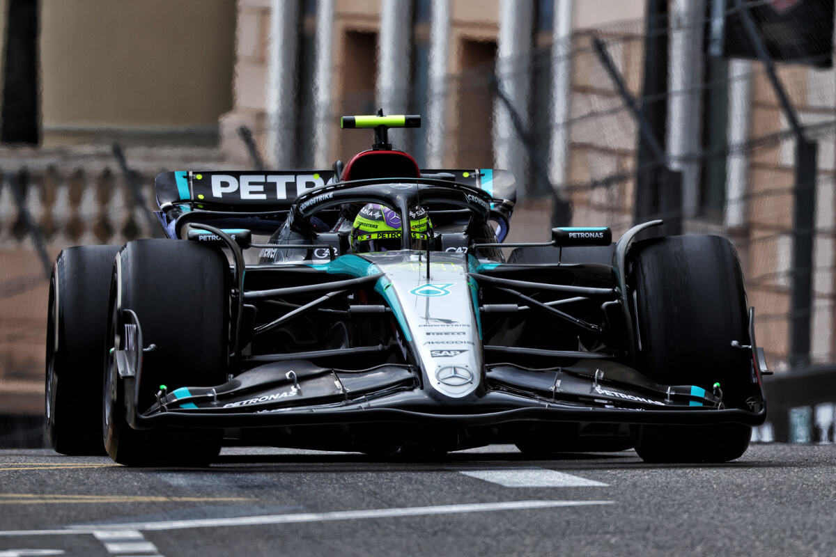 Hamilton impegnato nelle prove libere a Monaco