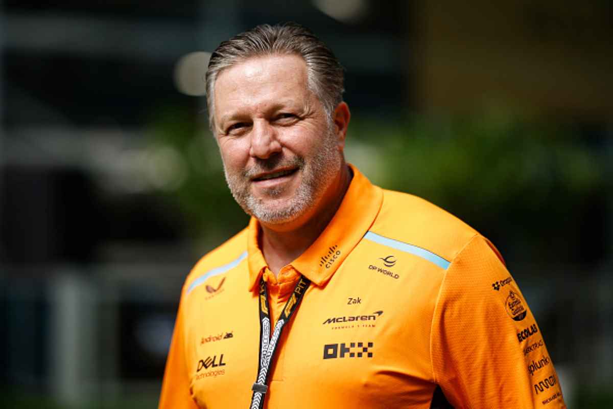 Ala McLaren, Zak Brown a testa alta: “Siamo stati noi a offrirci di cambiarla”