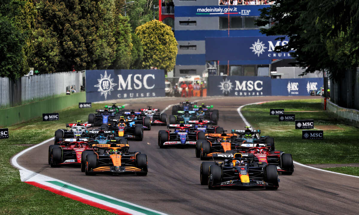 Ferrari, McLaren e Red Bull: a Imola comincia una sfida di uomini e macchine