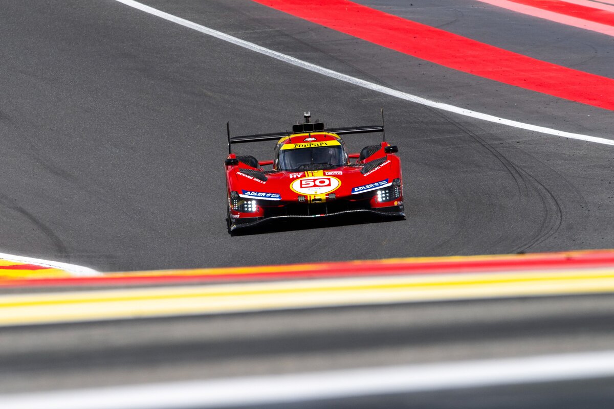 Antonio Fuoco affronta l'Eau Rouge nelle libere di Spa