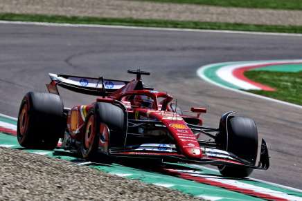 Charles Leclerc (Ferrari) in pista durante le FP1 di Imola al volante della SF-24