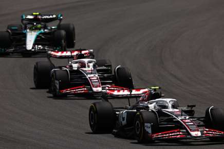 Magnussen, Hulkenberg e Hamilton in azione a Miami durante la gara Sprint