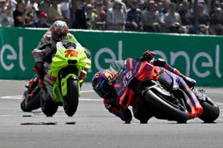 Jorge Martin e Marco Bezzecchi in pista a Le Mans durante la gara Sprint francese