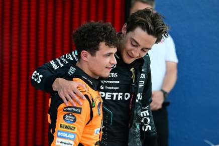 George Russell (Mercedes) si complimenta con Lando Norris (McLaren) alla fine del GP di Miami 2024.