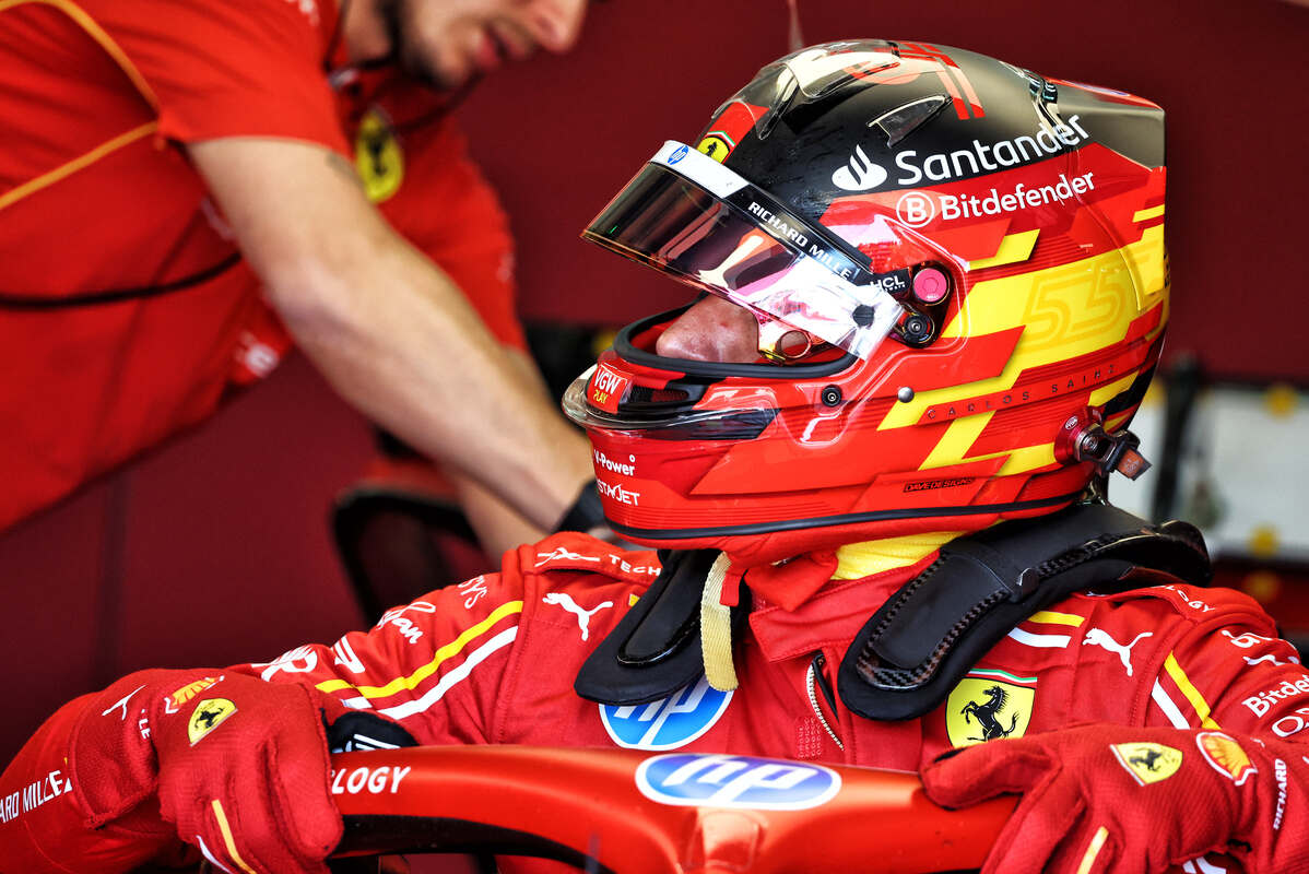 Carlos Sainz Jr (Ferrari) nell'abitacolo della sua SF-24