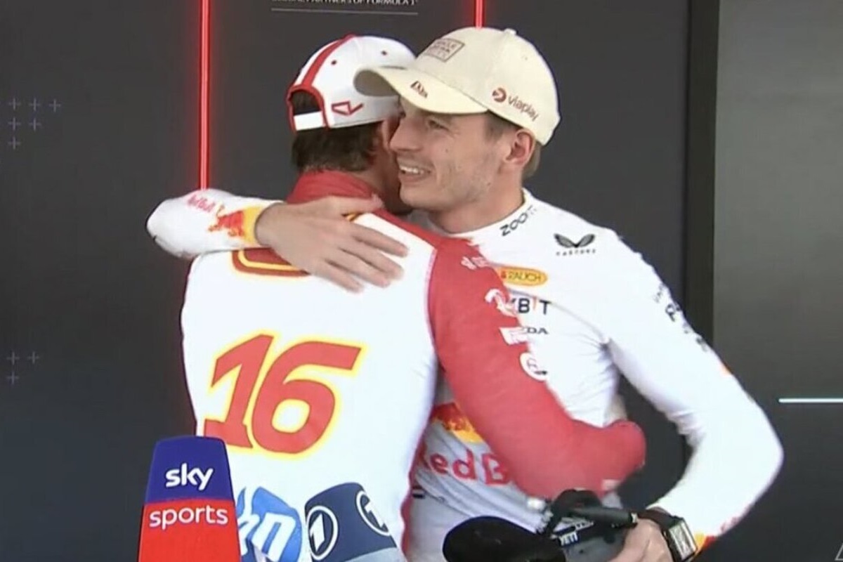 Verstappen e Leclerc si abbracciano dopo il GP Monaco