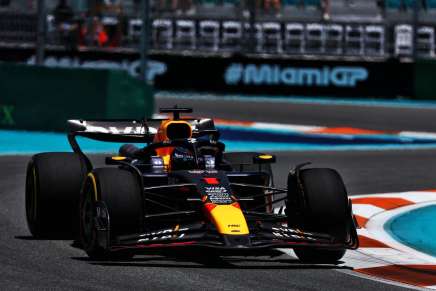 Max Verstappen al volante della RB20 sulla pista di Miami nelle PL