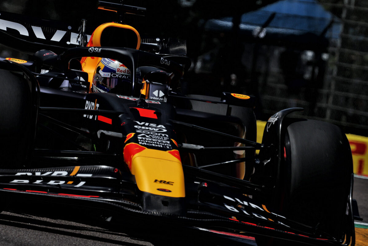 Max Verstappen (Red Bull) durante le FP1 sul circuito di Imola al volante della RB20