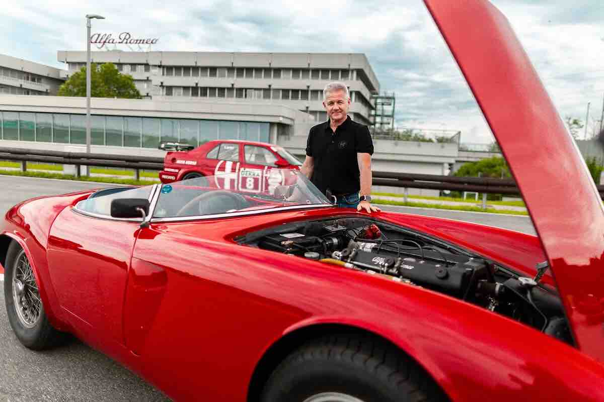 Nicola Larini con la 1900 Sport Spider del 1954