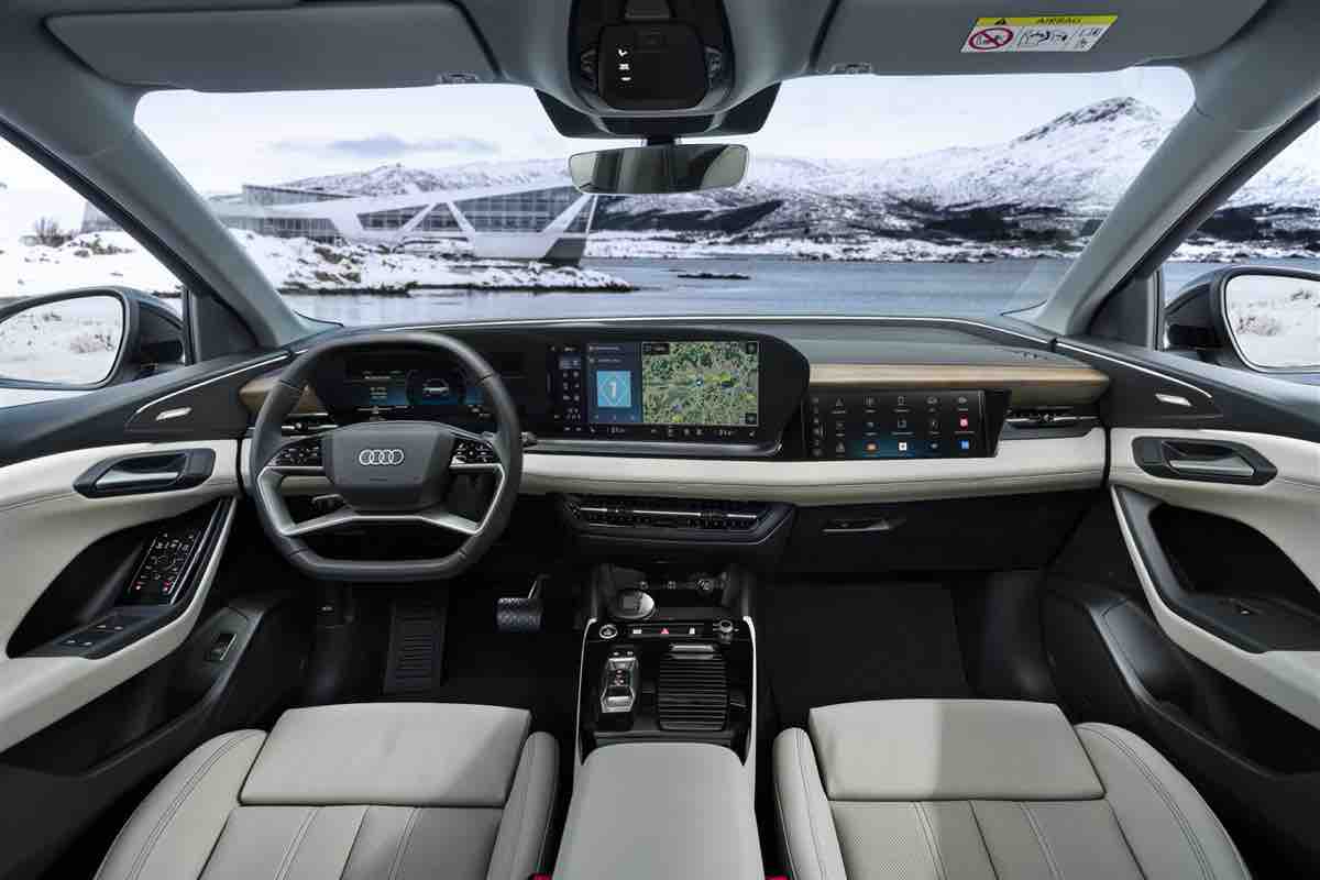 Gli interni della Audi Q6 e-tron