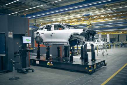 Assemblaggio del nuovo Ford Explorer elettrico