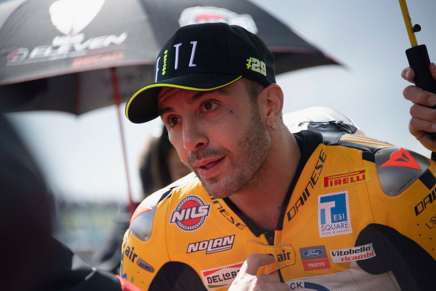 Andrea Iannone parla con i giornalisti ad Assen - (Photo by Mirco Lazzari/Getty Images)