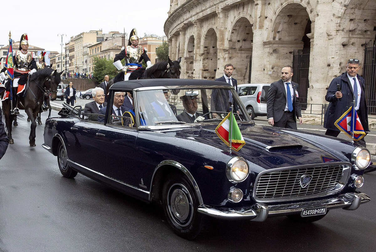 Lancia Flaminia Preisdenziale sfila