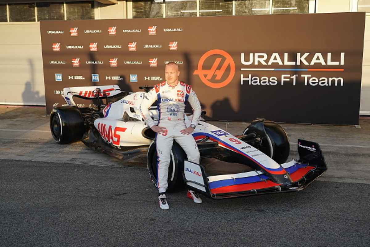 Nikita Mazepin con la Haas sponsorizzata Uralkali nei test 2022