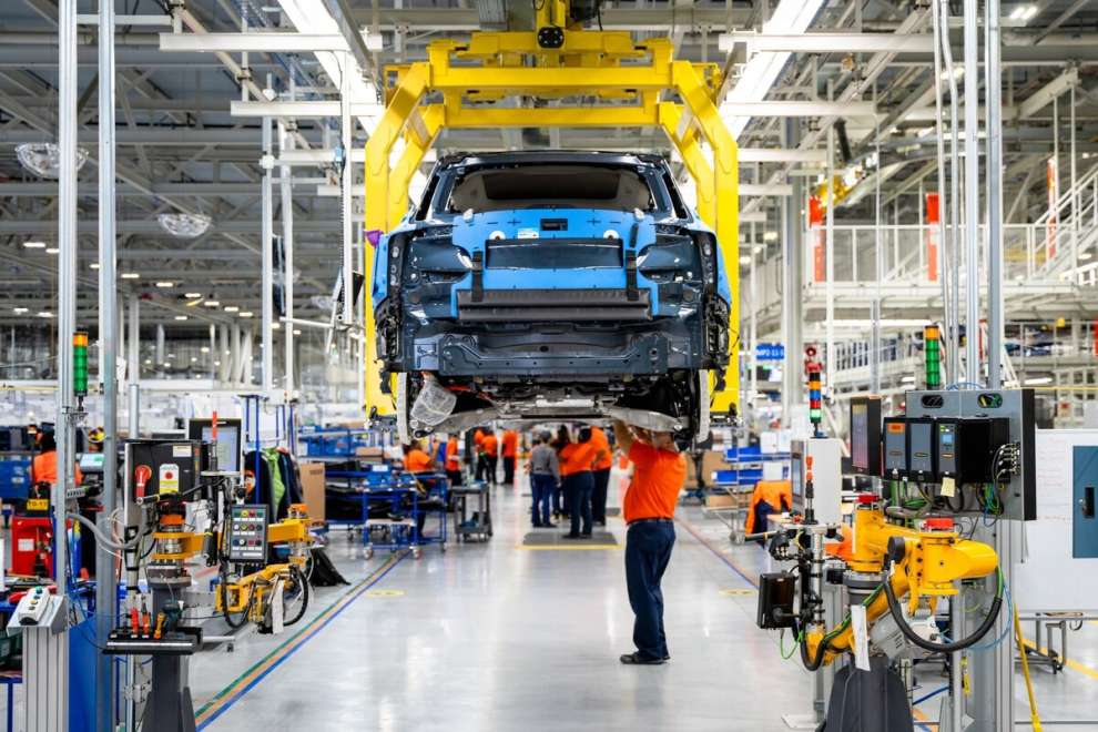 Produzione della nuova Volvo EX90