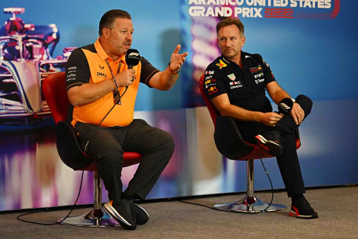Zak Brown della McLaren e Christian Horner della Red Bull partecipano a una conferenza stampa