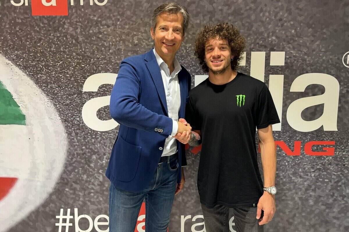 Marco Bezzecchi e Massimo Rivola ufficializzano il passaggio di Bez in Aprilia